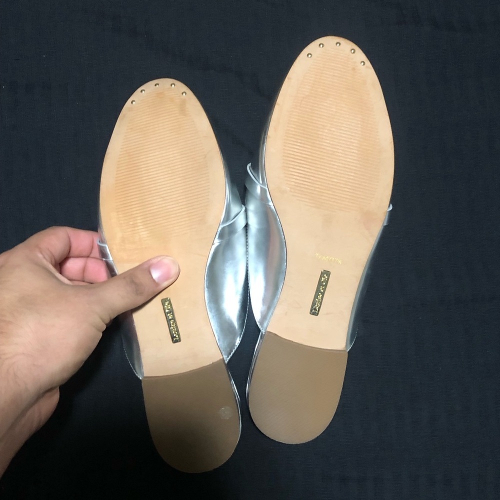 Louise et Cie Women’s Silver Metallic Slip-On Loafer Mules, Size 7.5, Leather - Picture 5 of 5